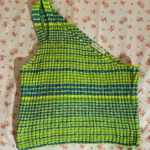 uo off should crop top